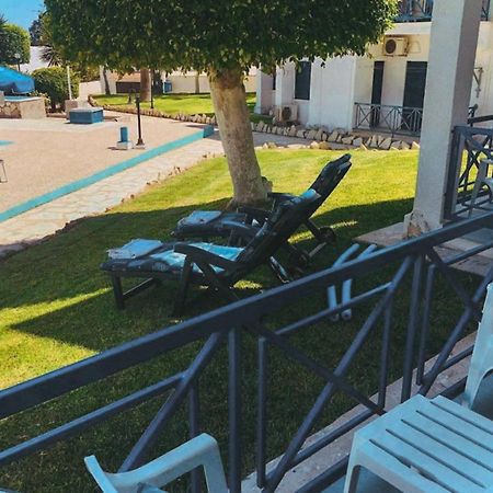 Shelter Next To The Beach Larnaca Bagian luar foto