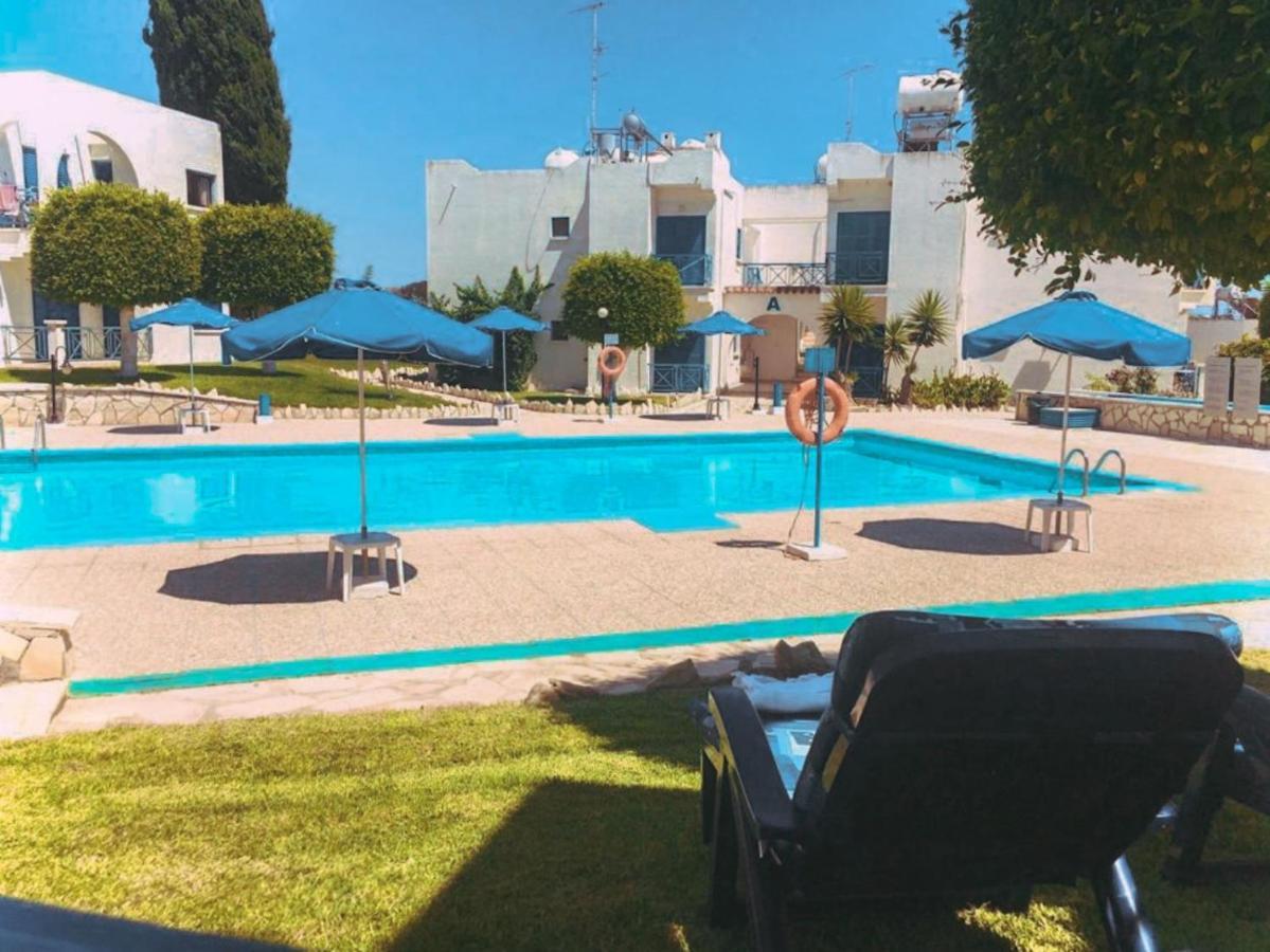 Shelter Next To The Beach Larnaca Bagian luar foto