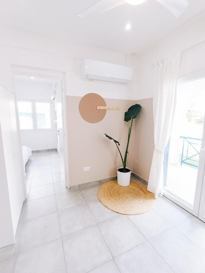 Shelter Next To The Beach Larnaca Bagian luar foto